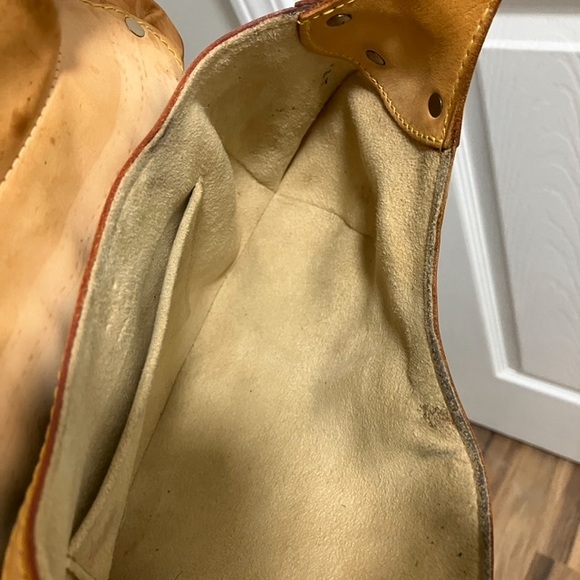 Authentic Louis Vuitton Leonor. Extra Strap Included. - Picture 5 of 10